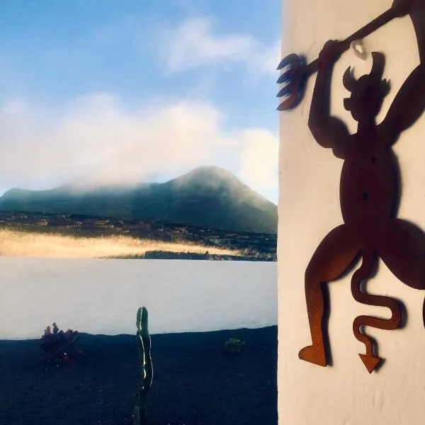 Casita Volcan Lanzarote,位于Ye的酒店