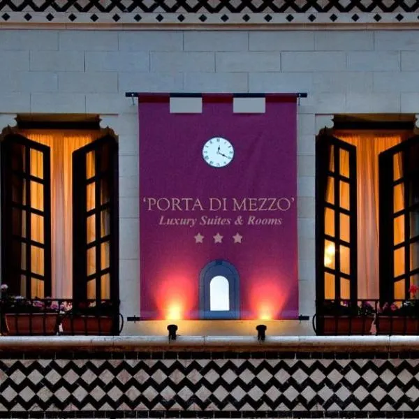 Porta Di Mezzo Luxury Suites & Rooms，位于陶尔米纳的酒店