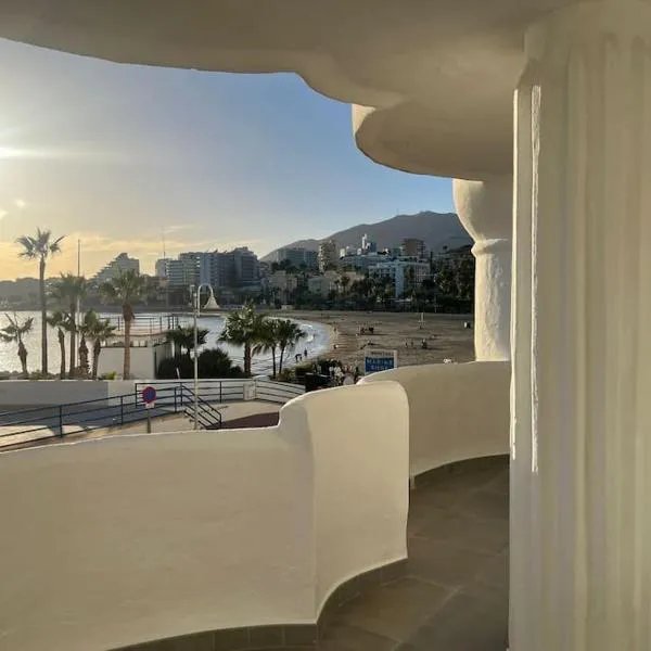 Marina & Beach front Bliss，位于Benalmadena Costa的酒店