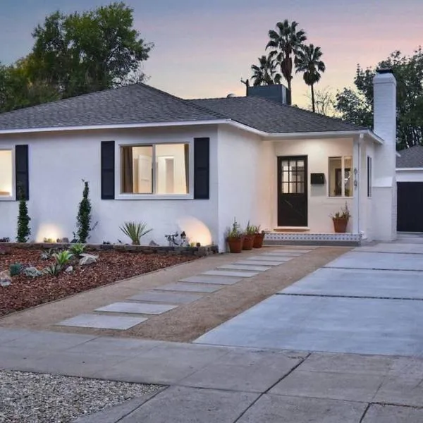 Beautiful 3 Bed Home with a Large Back Yard Outdoor Space，位于洛杉矶的酒店