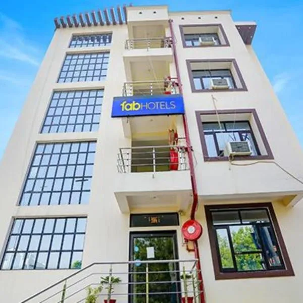FabHotel Lily Grand，位于Kakarmatha的酒店