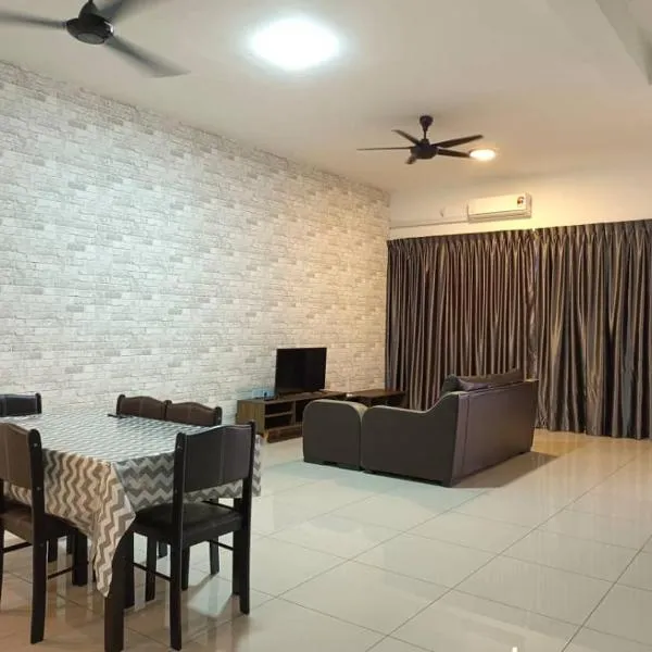 Homestay Desaru Utama @Escadia，位于Bandar Penawar的酒店