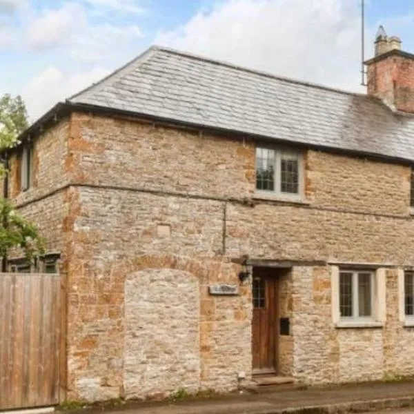 18th Cent Cottage - 5min drive Soho Farmhouse，位于Swerford的酒店