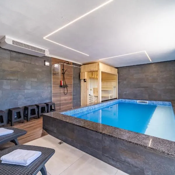 Riverside house with pool jacuzzi and sauna in Croatia，位于Krnjak的酒店
