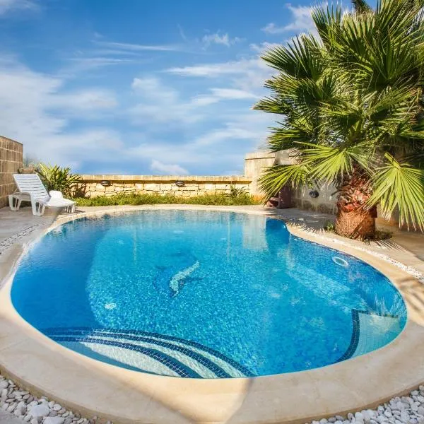 5 Bedroom Farmhouse with Private Pool & Views，位于阿尔卜的酒店