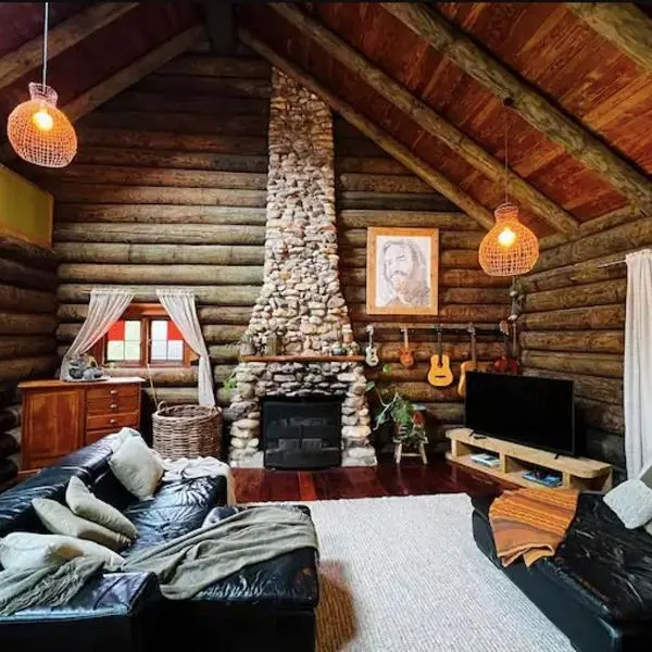 Coromandel Secluded Log Cabin Retreat，位于帕瓦努伊的酒店