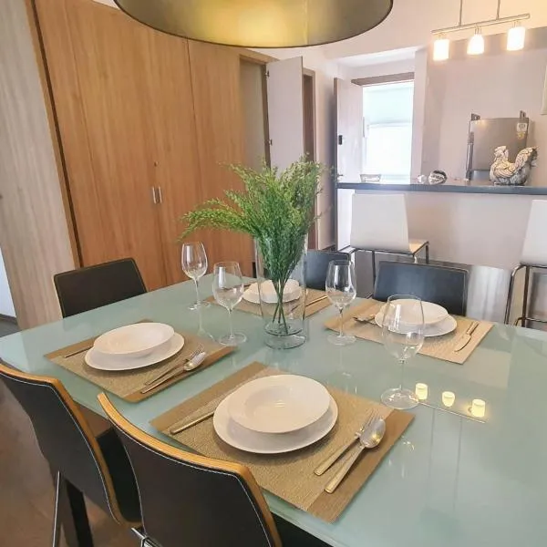 On Paseo de la Reforma, great location, luxurious, pool, gym,位于墨西哥城的酒店
