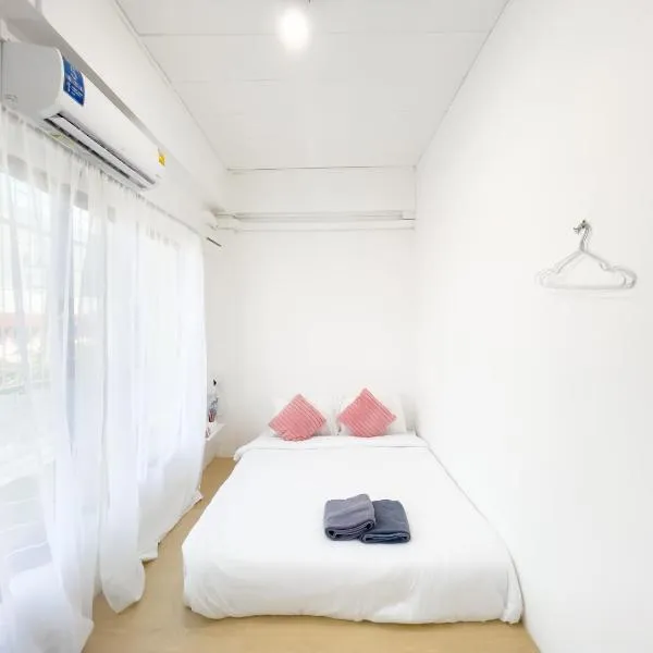 TRANSIT Donmueang Airport HOSTEL，位于Thung Si Kan的酒店