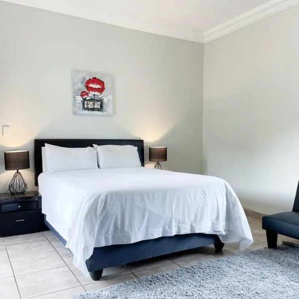 Bobisemo Luxury Pretoria East Apartment，位于Tierpoort的酒店