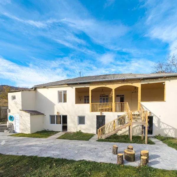 Cypress guesthouse，位于Pokr Ayrum的酒店