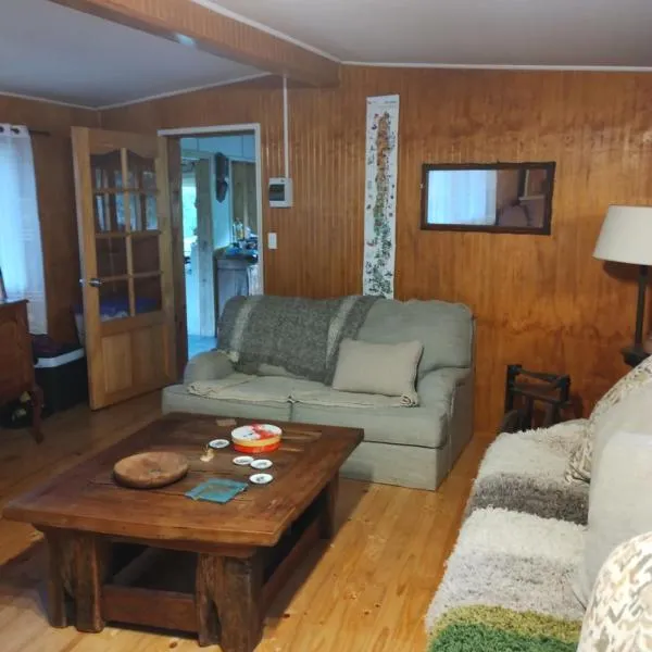 Cabaña en parcela a 5 minutos de Valdivia，位于瓦尔迪维亚的酒店