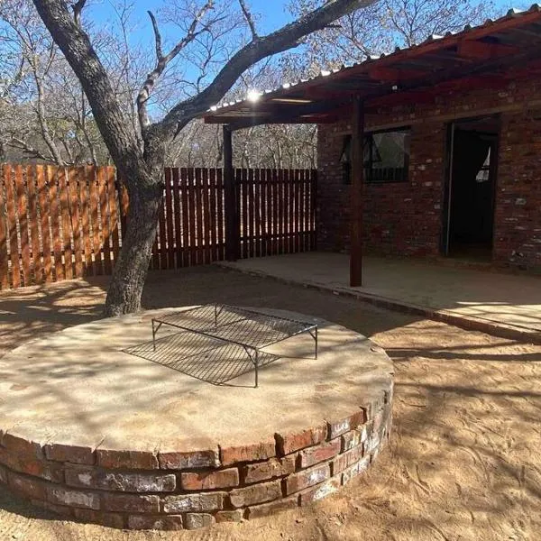 Vlakkieskraal FarmStay - Bosvark Cabin，位于贝拉贝拉的酒店