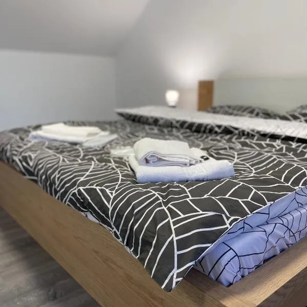 Sunny Hill Apartments，位于Sînpetru的酒店