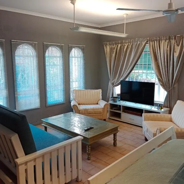 20 On Plover - Private Cottage，位于Sandton的酒店