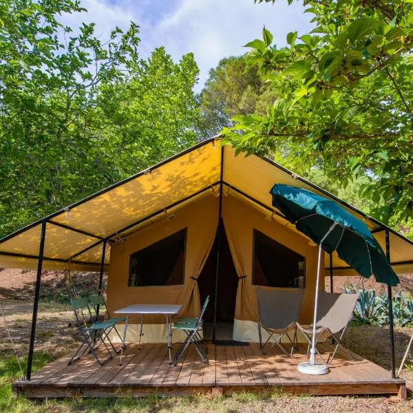 Camping Onlycamp La Confluence，位于Savonnières的酒店