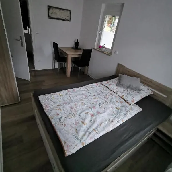 Privates Zimmer in ruhiger Lage Heidenheim-Steinheim am Albuch，位于黑布雷希廷恩的酒店