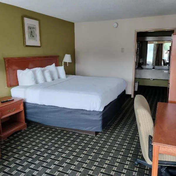 Clarion Inn Southern Pines - Pinehurst，位于南派恩斯的酒店