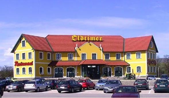 贡特拉姆斯多夫怀旧汽车旅馆，位于Tattendorf的酒店