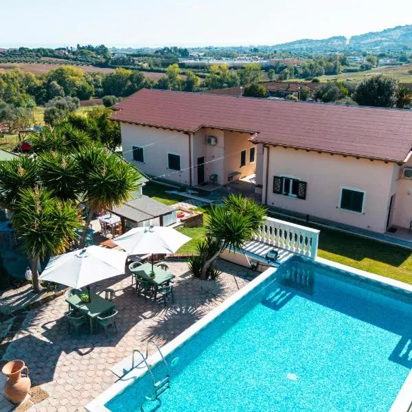 Glamping & Residence IL Villaggio del Re，位于克若伯里的酒店