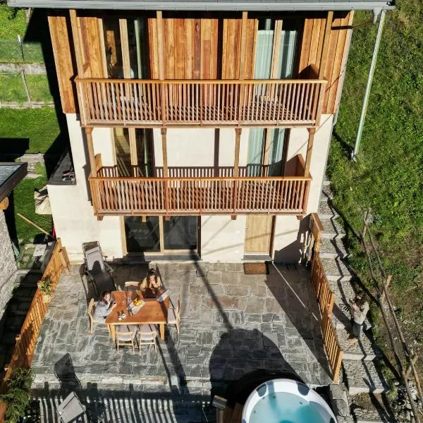 Modern chalet with hot tube，位于Campo的酒店