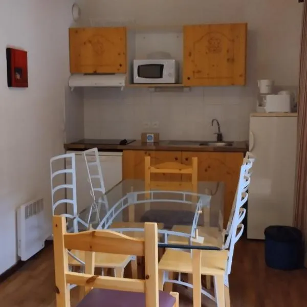 Hameau 4 502 - SPA & PISCINE appartement 3 pièces 6 pers，位于奥雷勒的酒店