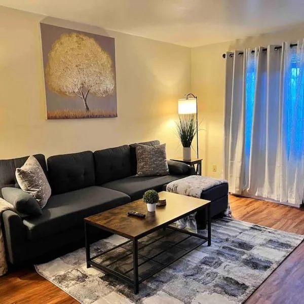 Beautiful 2BR Apartment. Black-out Curtains，位于皮奥里亚的酒店