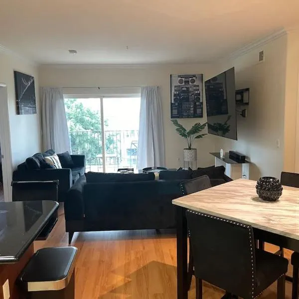 Luxury 2 bedroom apartment in downtown LA!，位于Sierra Madre的酒店