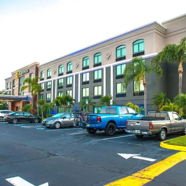 拉昆塔套房酒店 - 南克利尔沃特，位于Seminole的酒店