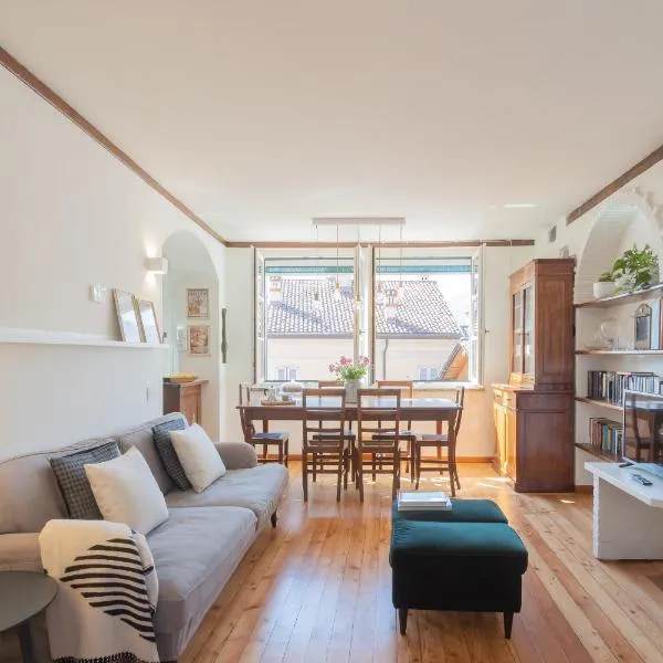 Emily's Holiday House - Authentic Lake Como by Rent All Como，位于托尔诺的酒店