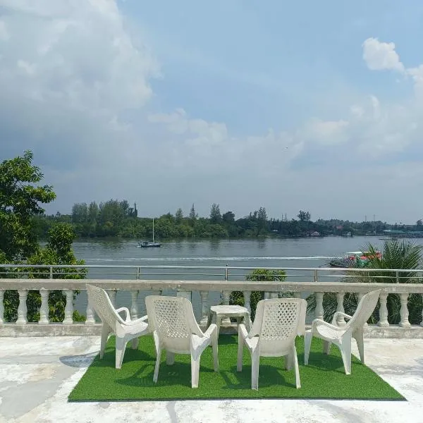 Funky Crab The River，位于甲米镇的酒店