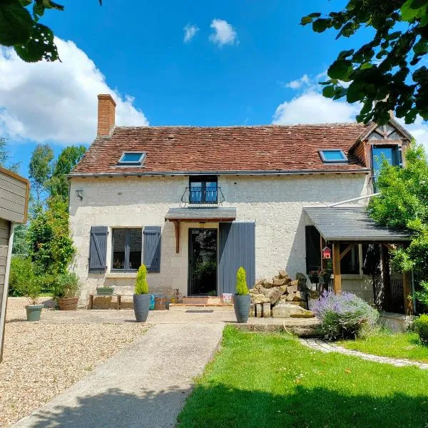 Gîte Les Raudières 3 étoiles - Piscine et Spa，位于图兰的圣莫尔的酒店