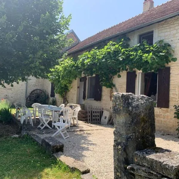 FERME FAMILIALE DANS UN VILLAGE BOURGUIGNON 12 pl 3 nuits minimum，位于Chemin-dʼAisey的酒店