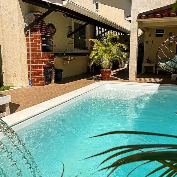 Casa Brisas Arembepe - arejada e aconchegante - litoral norte da Bahia com crianca - WiFi，位于伊比拉奎拉的酒店