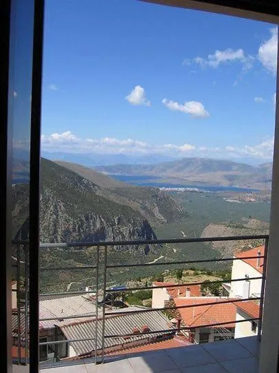 THOLOS HOTEL，位于Sernikákion的酒店