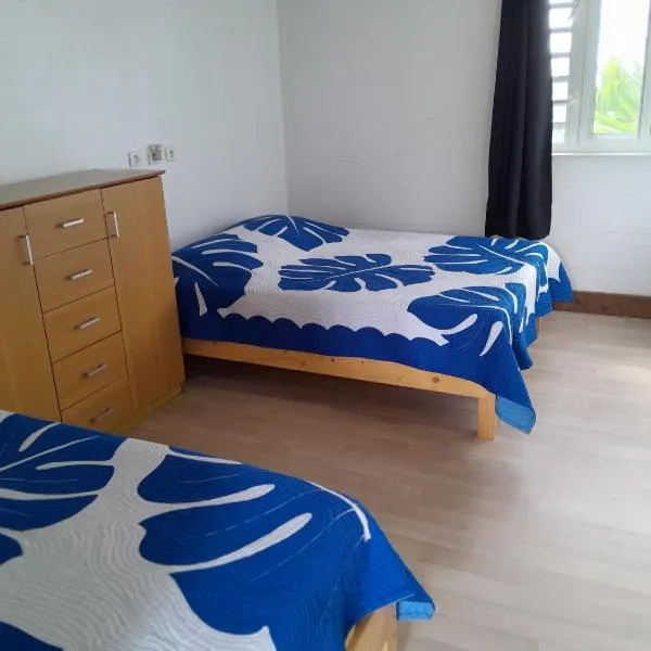 Mara'ai le spot Tubuai, Chambre Triple Deluxe Mahu SDB Privée avec piscine，位于Tamatoa的酒店