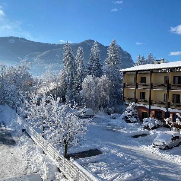 拉库尔酒店，位于埃格里尔的酒店