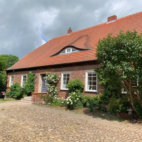 Nussbaumhof mit Koppel，位于Plath的酒店
