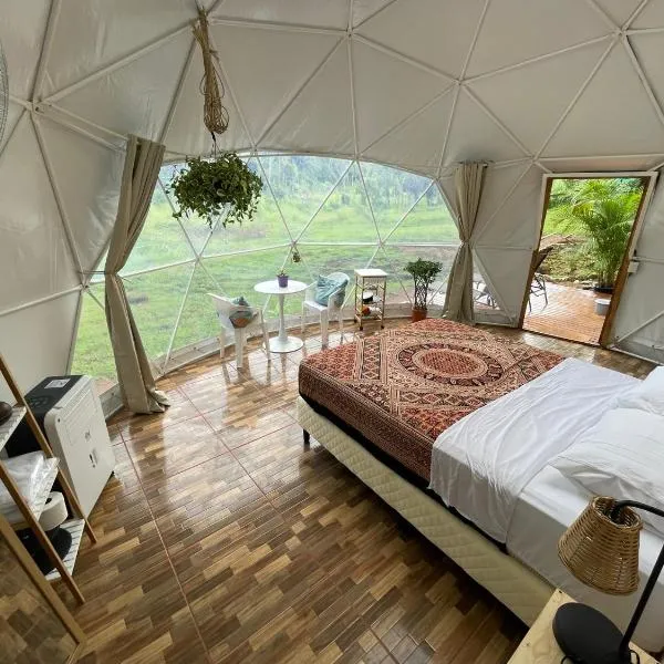 La Comarca River Glamping Dome near Manuel Antonio，位于曼努埃尔安东尼奥的酒店