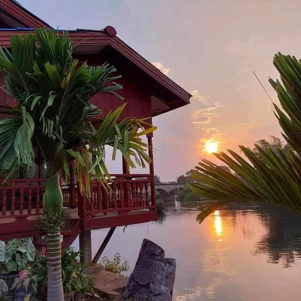 Khampheng River views sunset，位于Ban Donsôm的酒店
