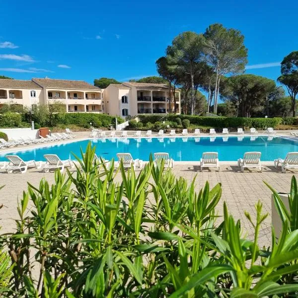 Studio 4P vue piscine St Raphaël Valescure - Au cœur des Golfs，位于圣拉斐尔的酒店