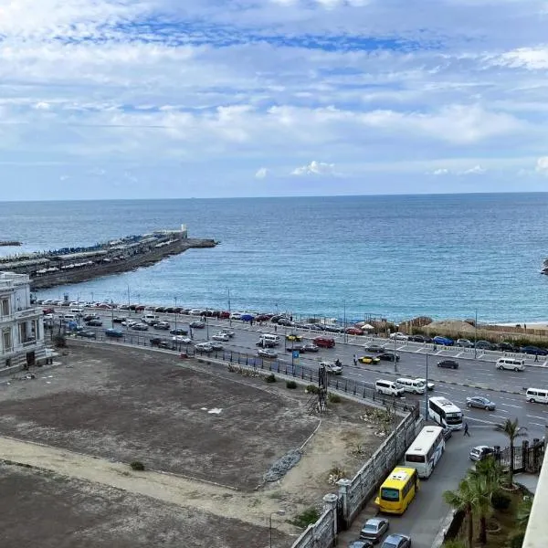 Sea View Luxury Apartment，位于亚历山大的酒店