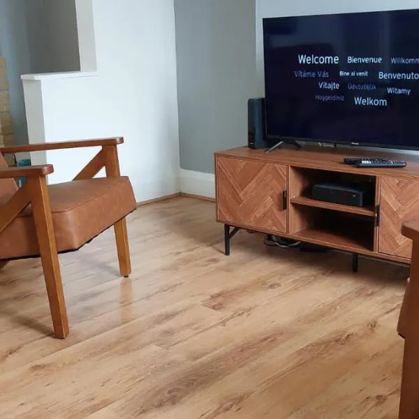 Spacious 3 bed House, Wolverhampton，位于Fallings Park的酒店