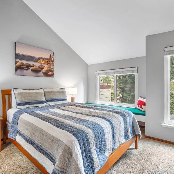 Alpine Escape: Tahoe Oasis Steps from Lake，位于玛瑙湾的酒店