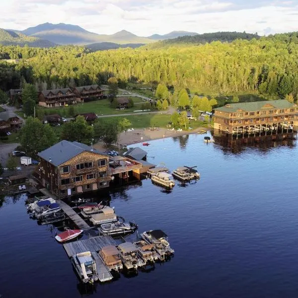 Ampersand Bay Resort，位于Lake Clear的酒店