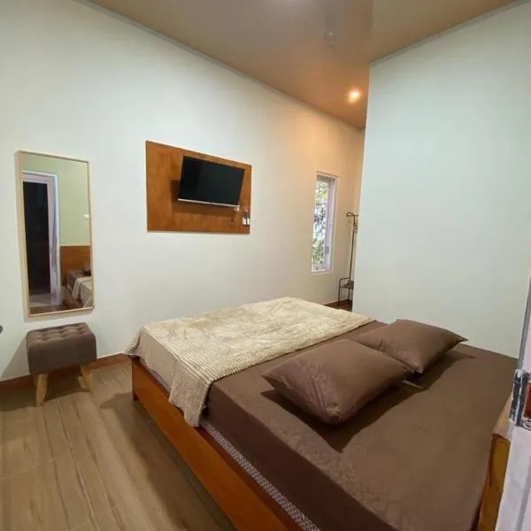 Resy home syariah dekat alun2 wonosobo，位于Kalianget的酒店