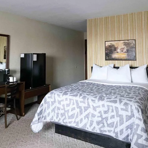 The Trail Inn - Slayton, MN - HWY 59，位于Slayton的酒店