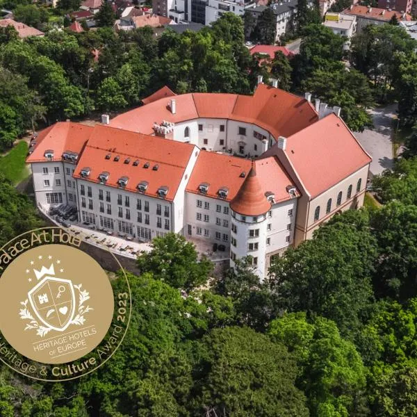 Palace Art Hotel Pezinok，位于Slovenský Grob的酒店