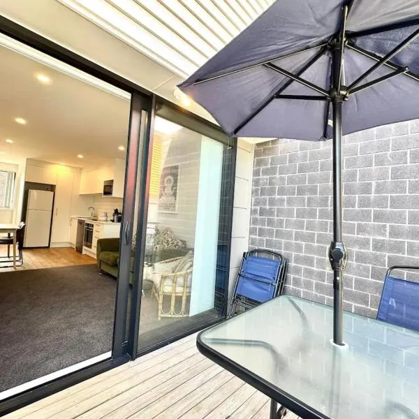 Immaculate - 2 Bedroom Townhouse close to Fruitvale train station，位于奥克兰的酒店