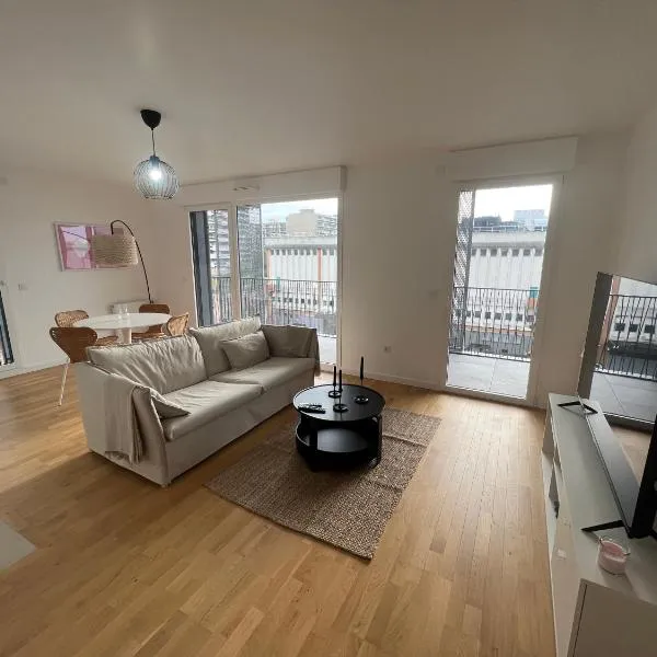 appartement 4 pièces spacieux grande terrasse，位于克利希的酒店