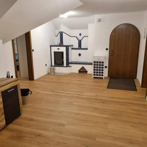 Gemütliche 90qm Wohnung am Waldrand，位于Thierhaupten的酒店